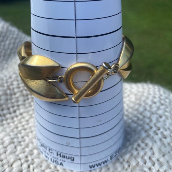Givenchy Vintage 80s Runway Metal Matte Gold Brass Chunky Leaf Toggle Bracelet - Picture 9 of 10
